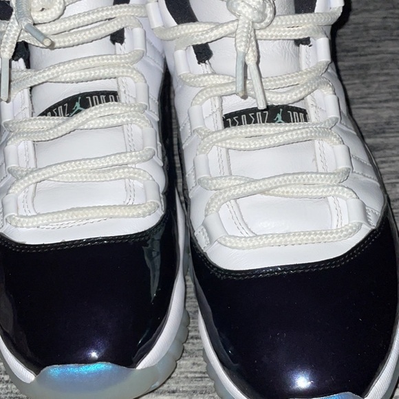 Jordan 11 iridescent main image 4